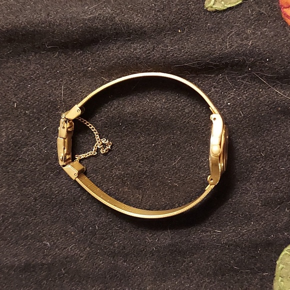 Vintage Elegant Women's Citizen Watch Co. Quartz Watch~ - Picture 3 of 8